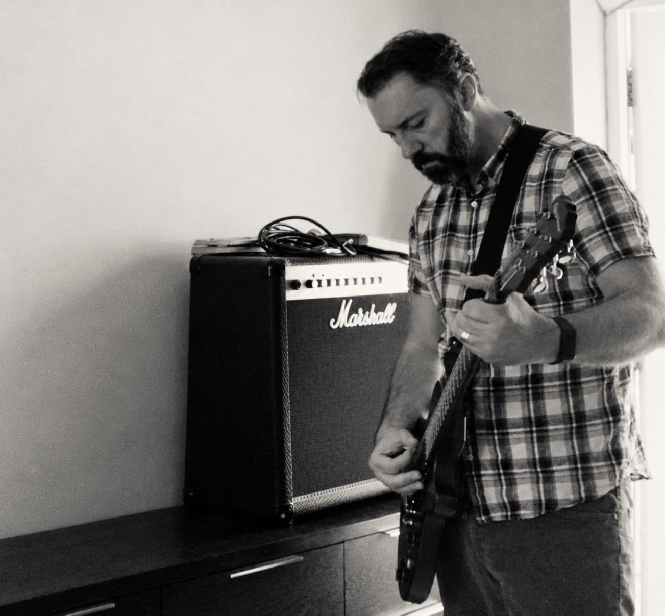 RANDOM APE guitar session with amplifier